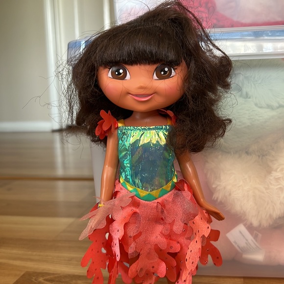 Dora the Explorer Doll - Picture 8 of 12